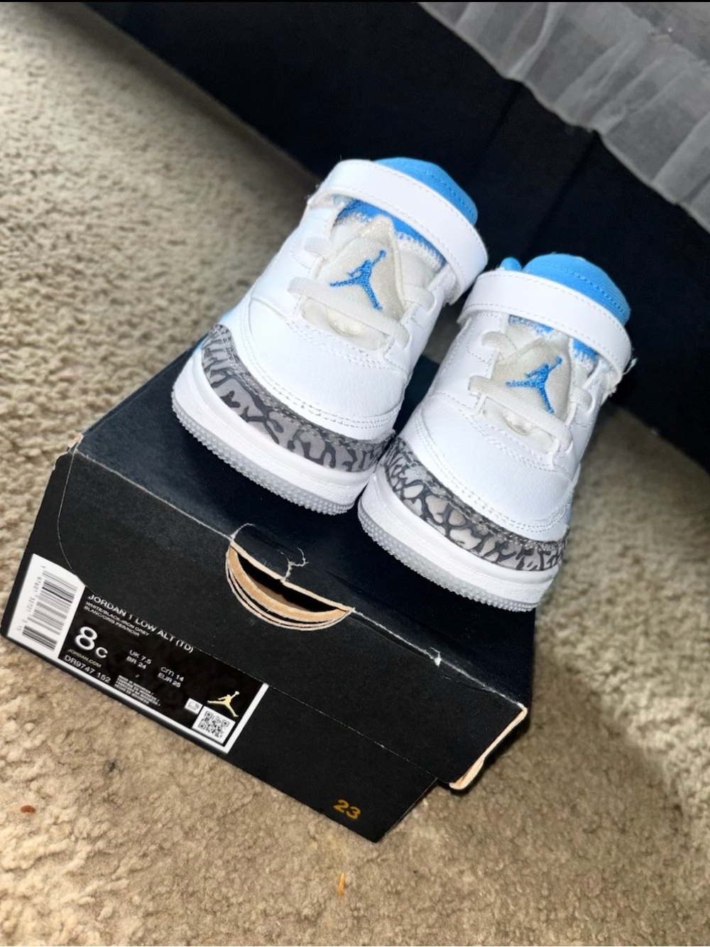 Jordan Kids White/Blue Low-Top Sneakers with Elephant Print size 8 toddler